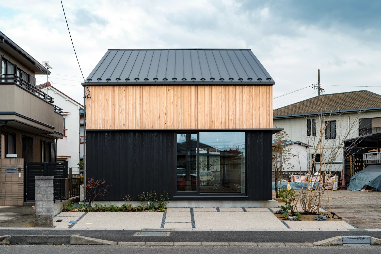 春日井のモデルハウス_01_道路から見る外観