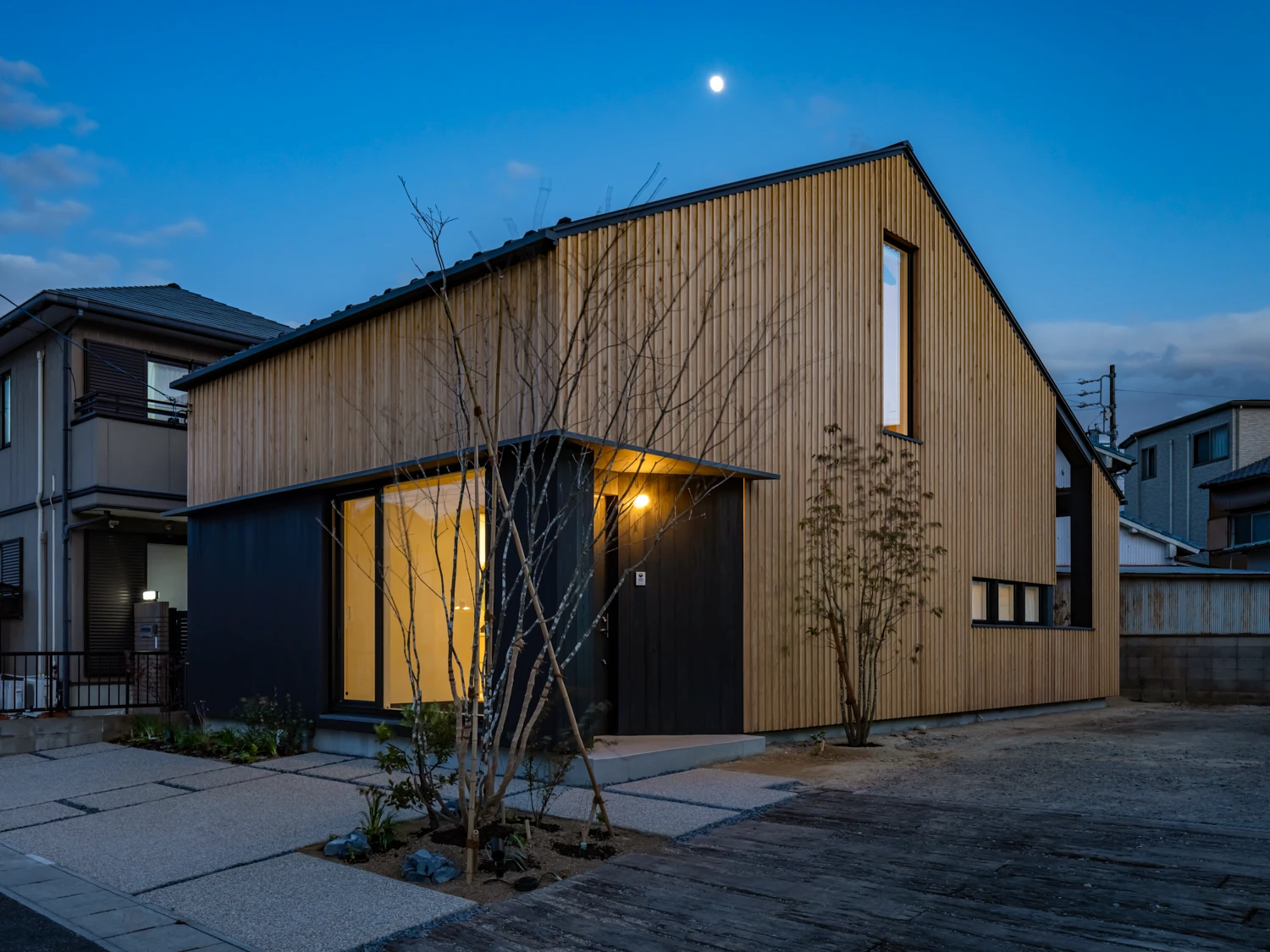 春日井のモデルハウス_03_夜の外観
