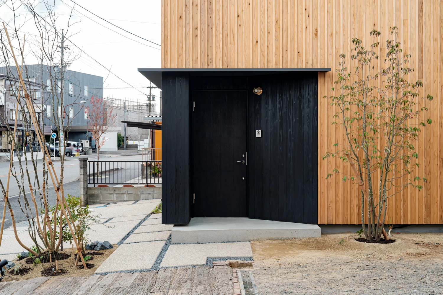 春日井のモデルハウス_05_エントランスと外構