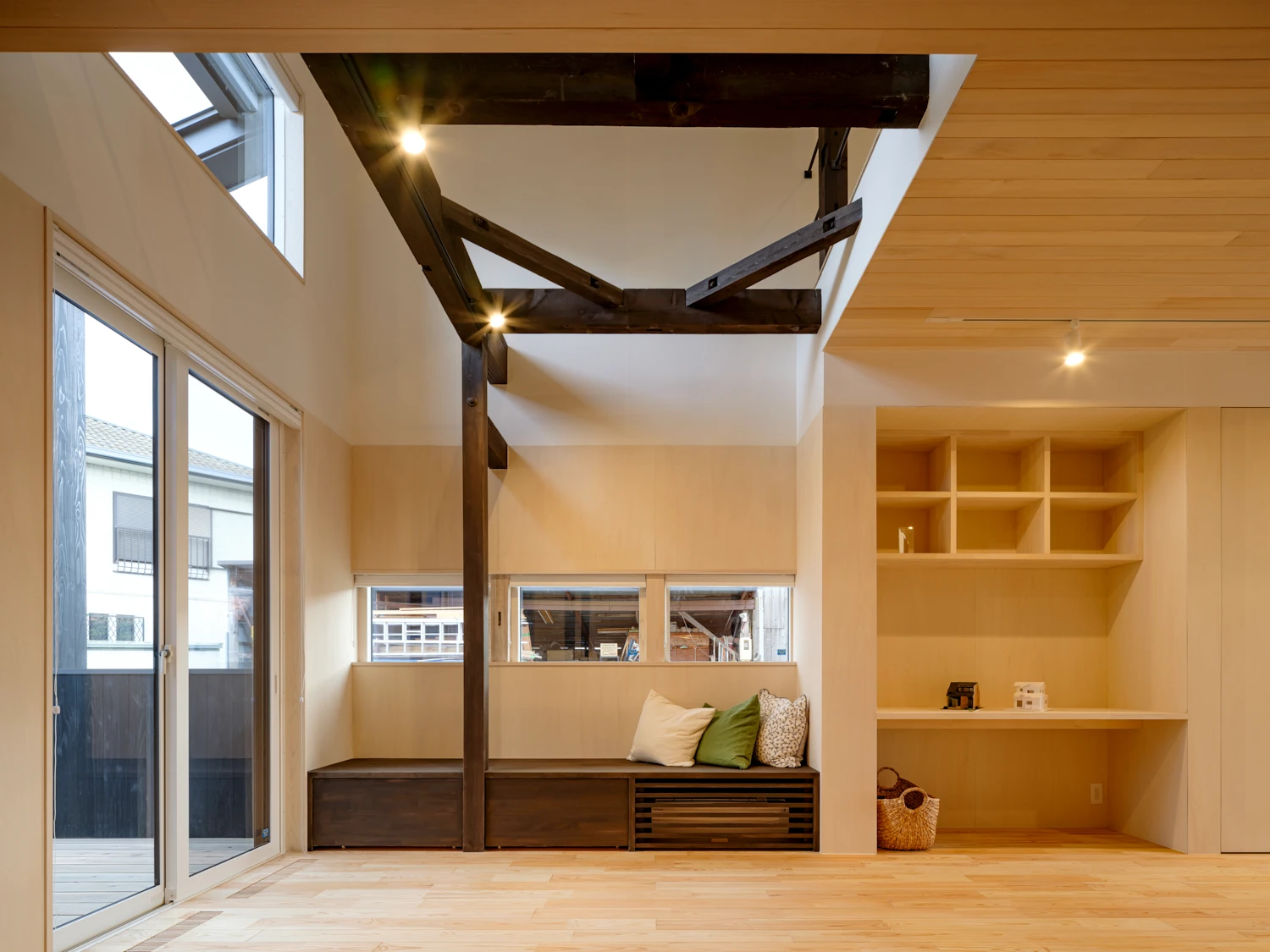 春日井のモデルハウス_08_吹き抜けのあるリビング空間