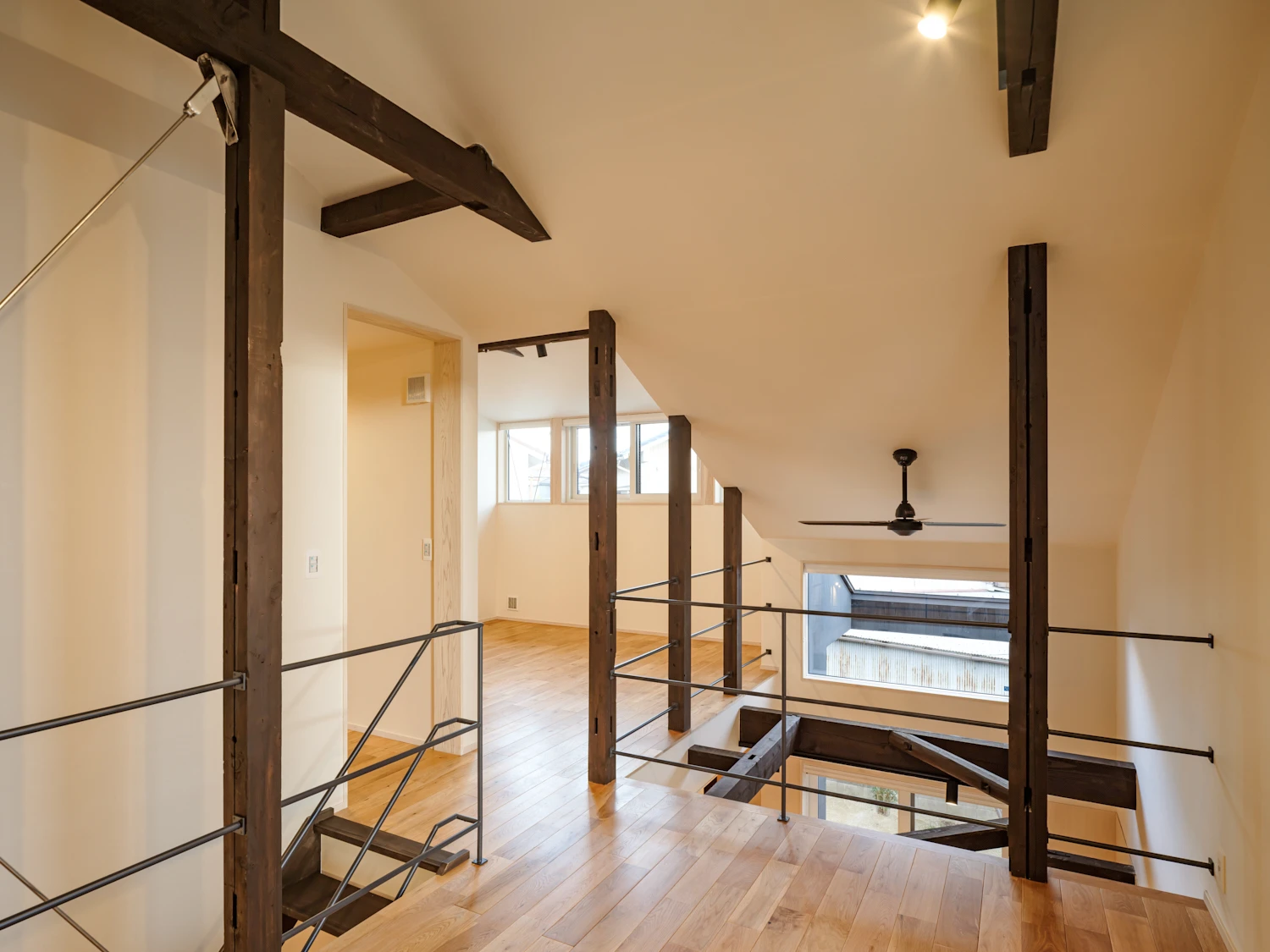 春日井のモデルハウス_11_吹き抜け空間のある2階スペース