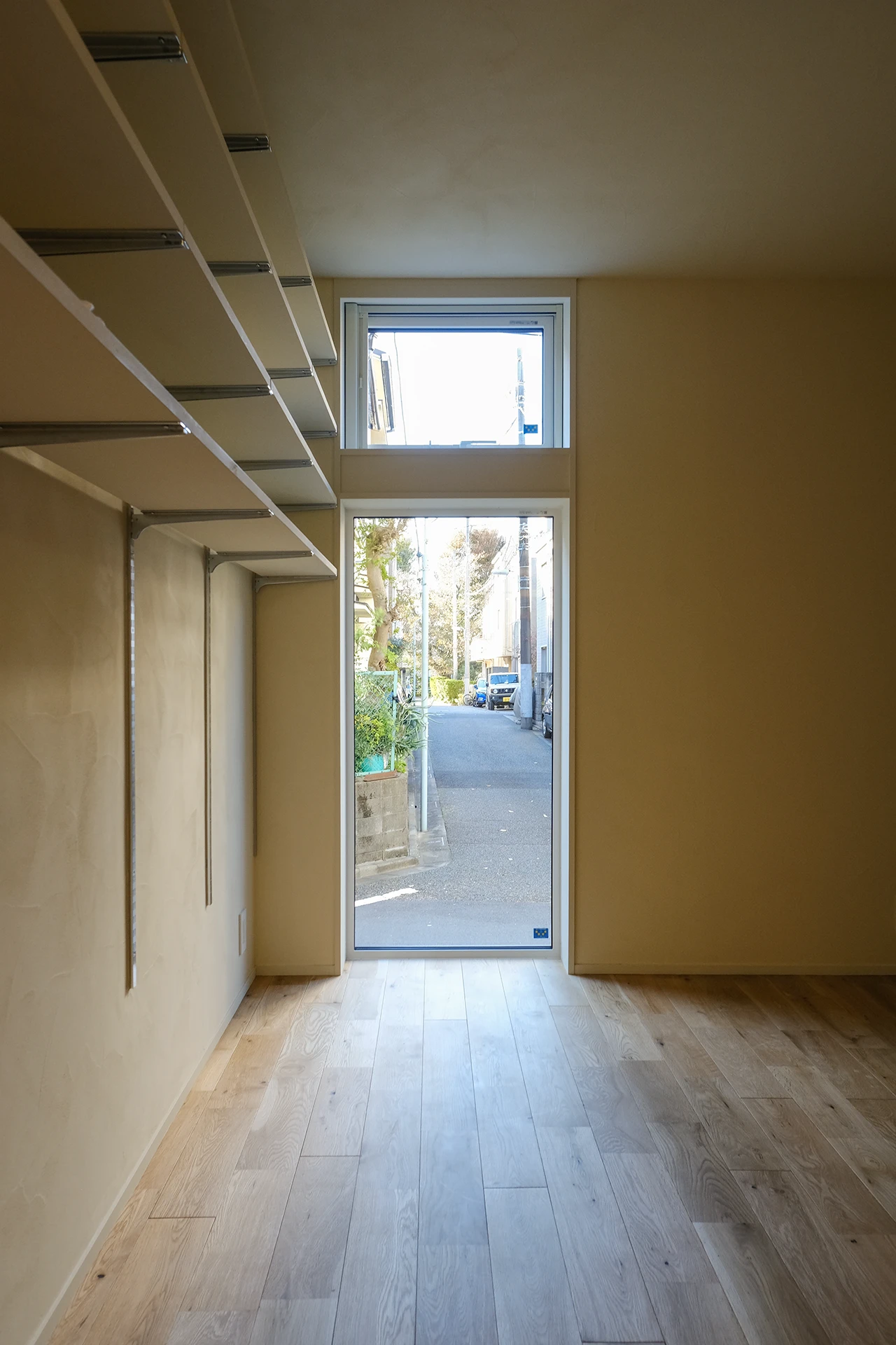 小山台の家_06_大きな窓のある個室